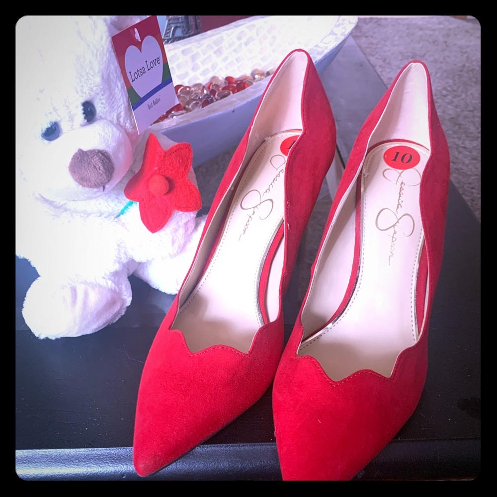Beautiful red heels 👠